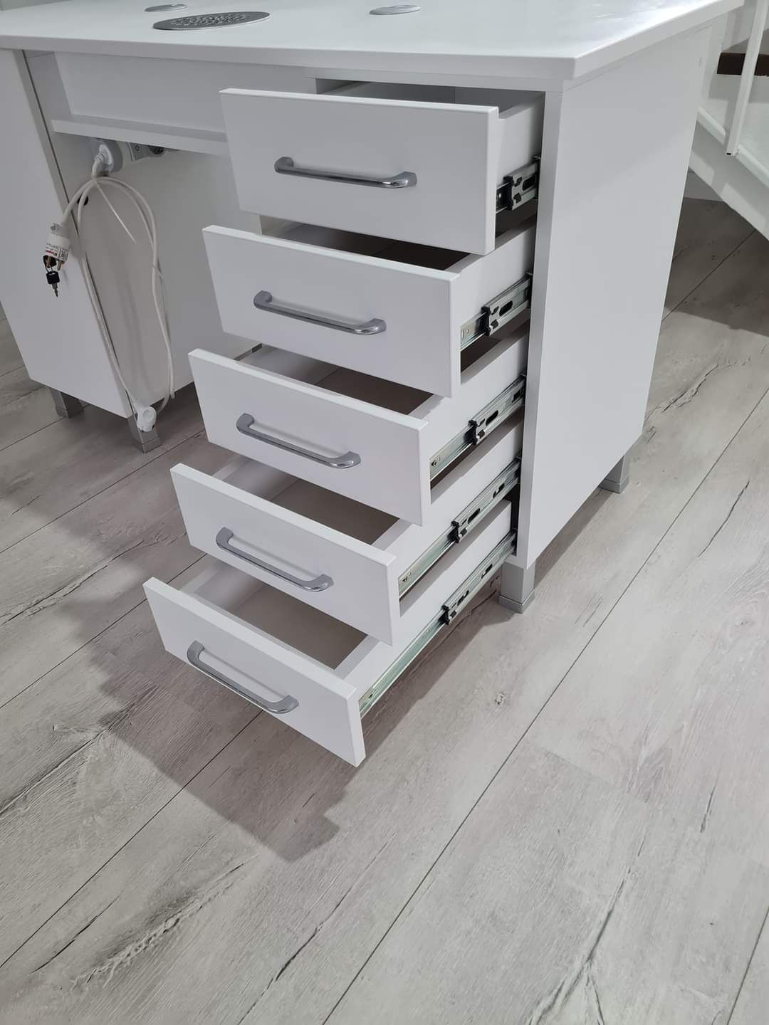Masă pentru manichiură