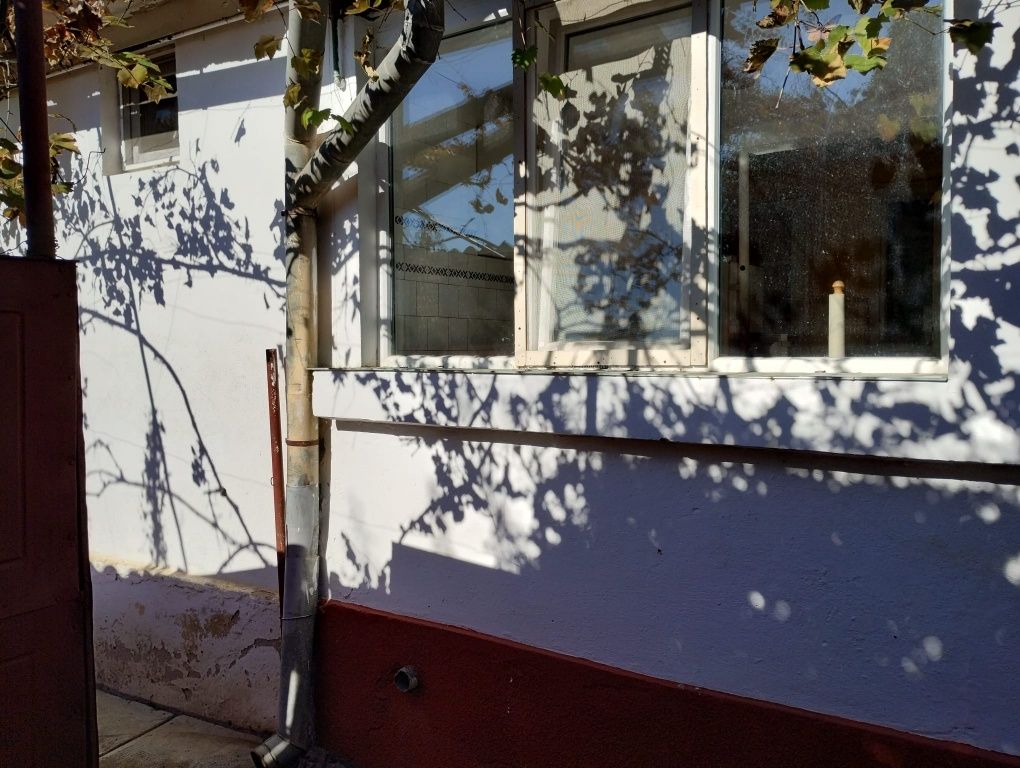 Casa in Agnita str. Closca, 5 camere, singur in curte, teren 800mp