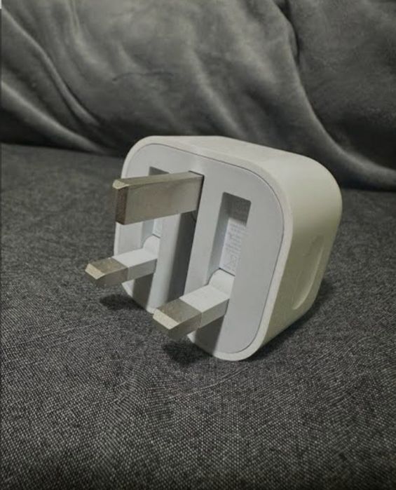 Ayfon zaryadchik sotiladi