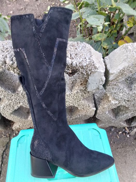 Елегантни дамски ботуши