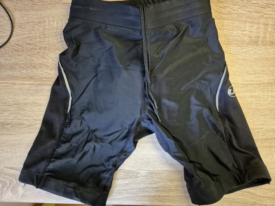 Панталонки за спорт с мек протектор отзад