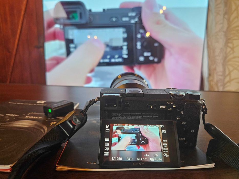 Aparat foto a6300 cu obiectiv sony F4/18-105 ideal pentru poze