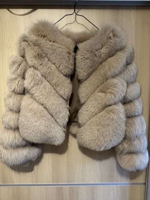 Чисто ново бежаво-кафяво палто косъм от лисица