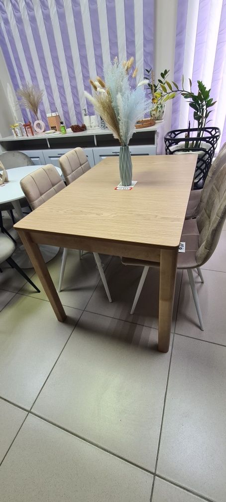 Продаётся новый деревянный стол