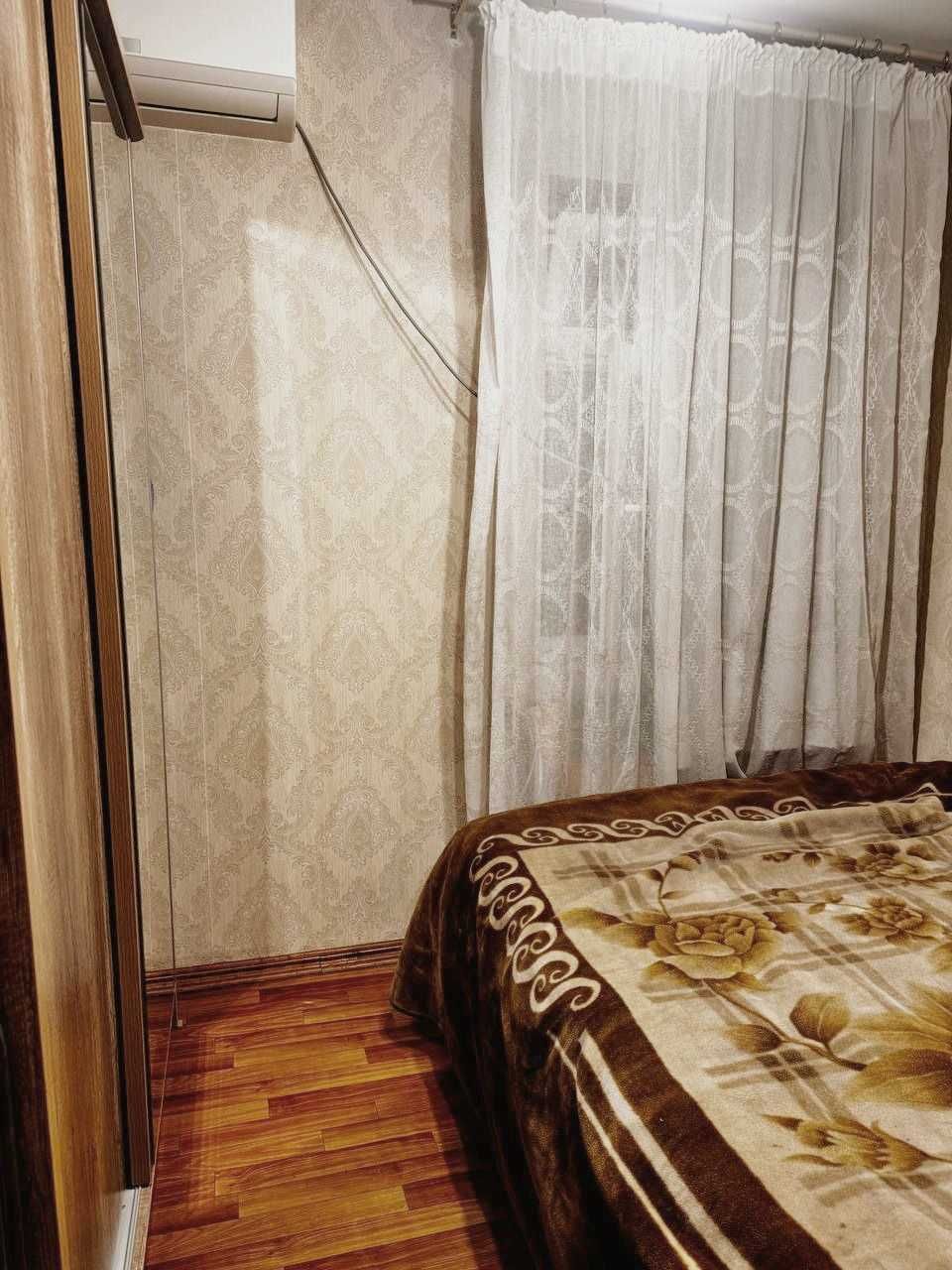 Продается 1в2/4/4 квартира. Ялангач.