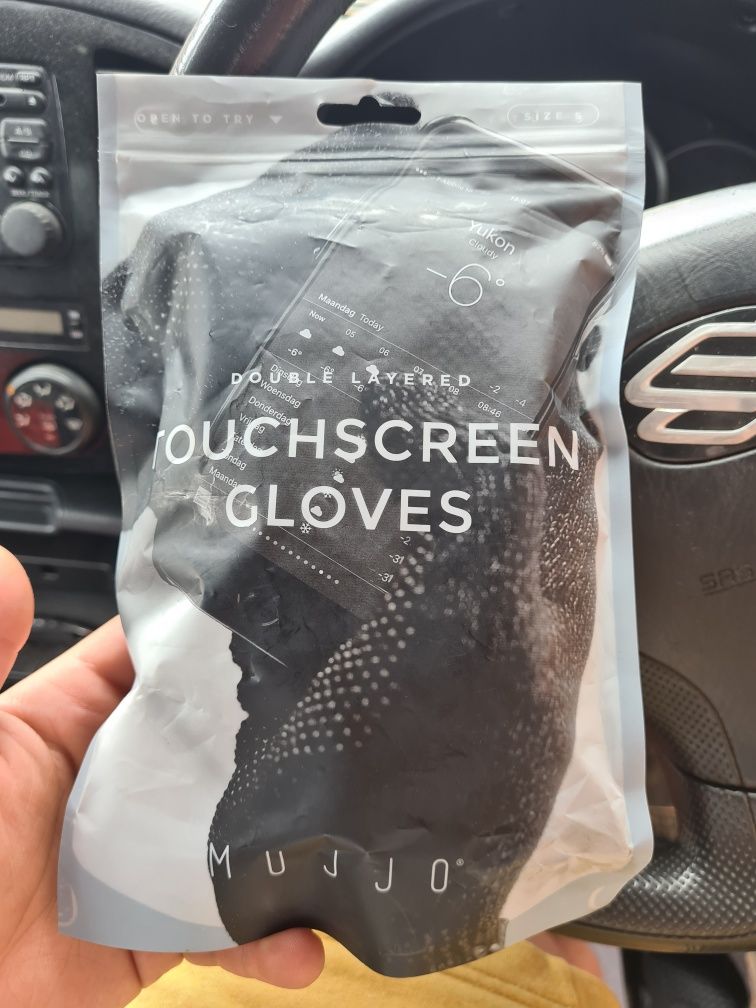 Manusi touch-screen gloves mujjo