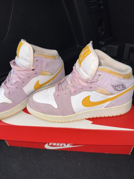 Jordan 1 Mid Arctic Pink