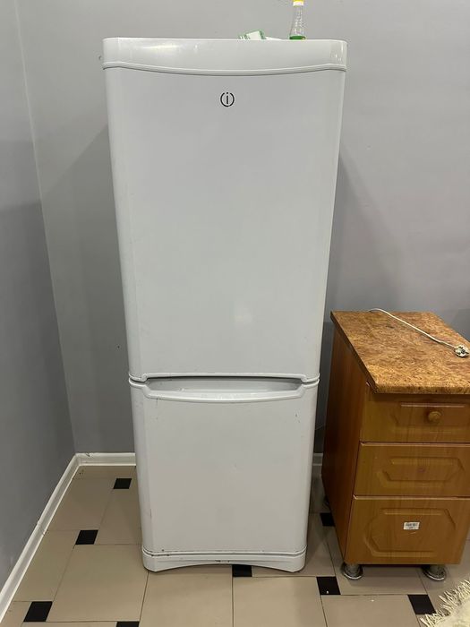 Холодильник в хорошем состояний