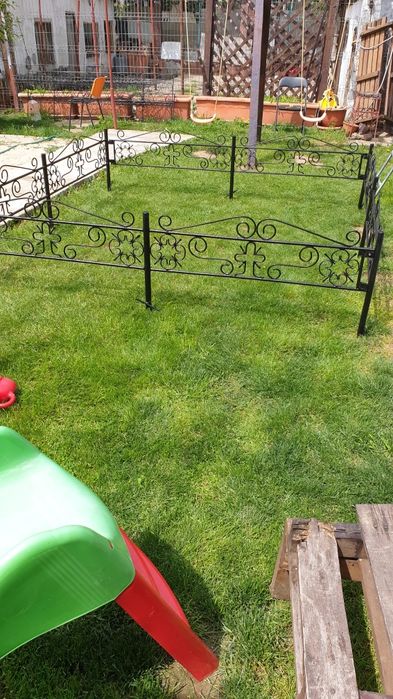 Gard cimitir negru