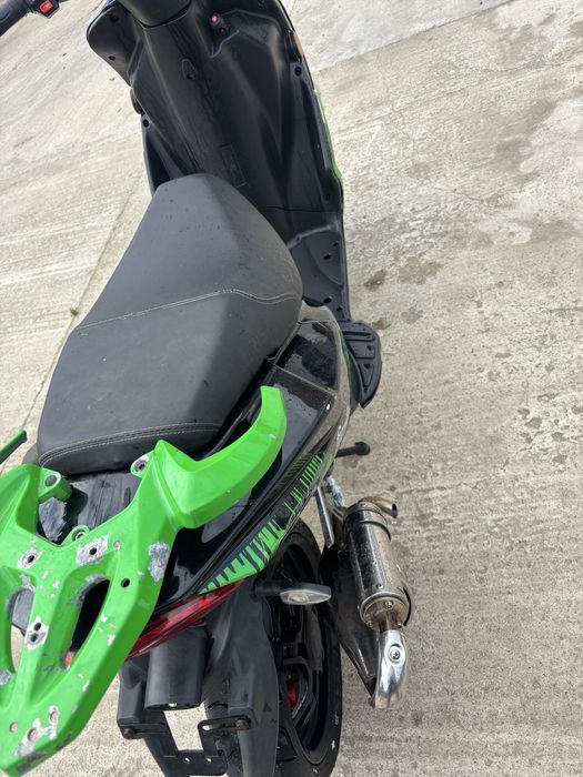 Vând scuter de 49 în 2 timpi