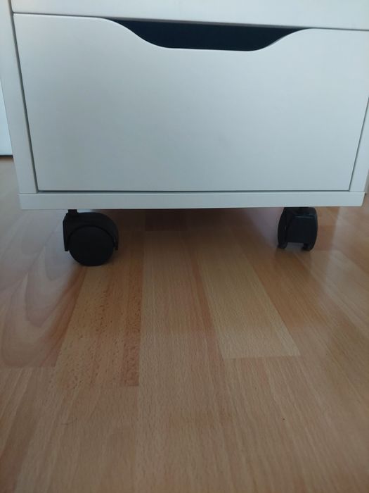 Контейнер на колелца Икеа.