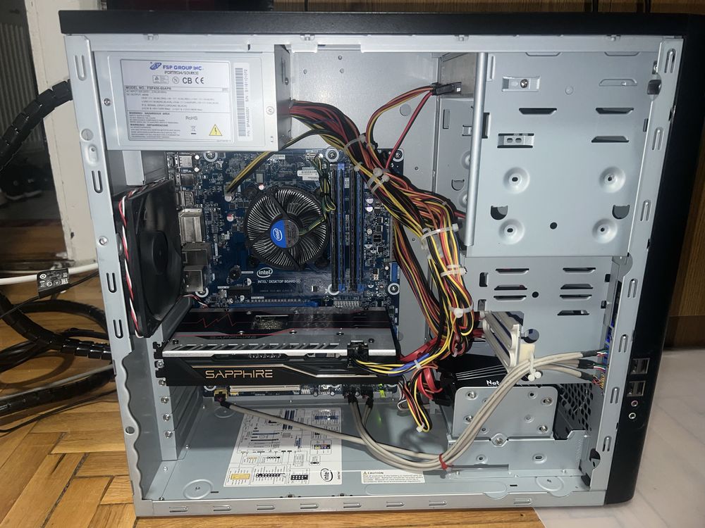 Pc intel i7 4770k, 16gb ram, AMD RX 580 8gb, ssd 120gb, hdd 500gb.