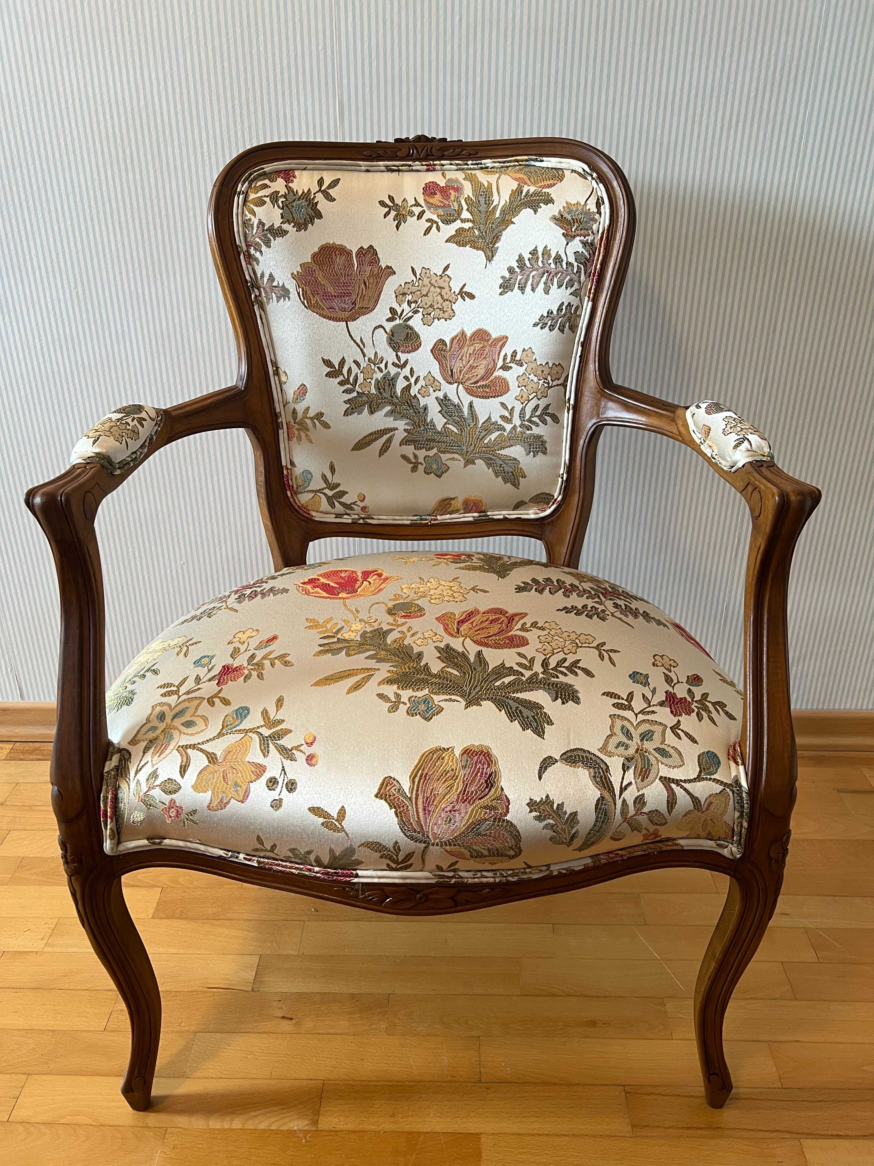 Двойка антикварни кресла Fleurs de Versaille в стил Луи XV