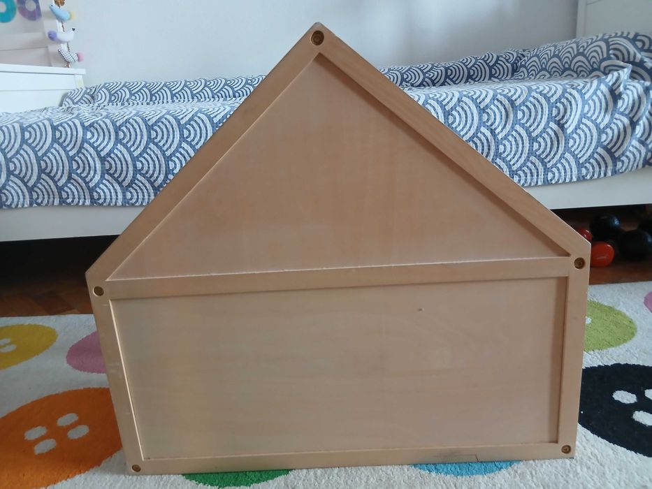 Двуетажна къща за кукли