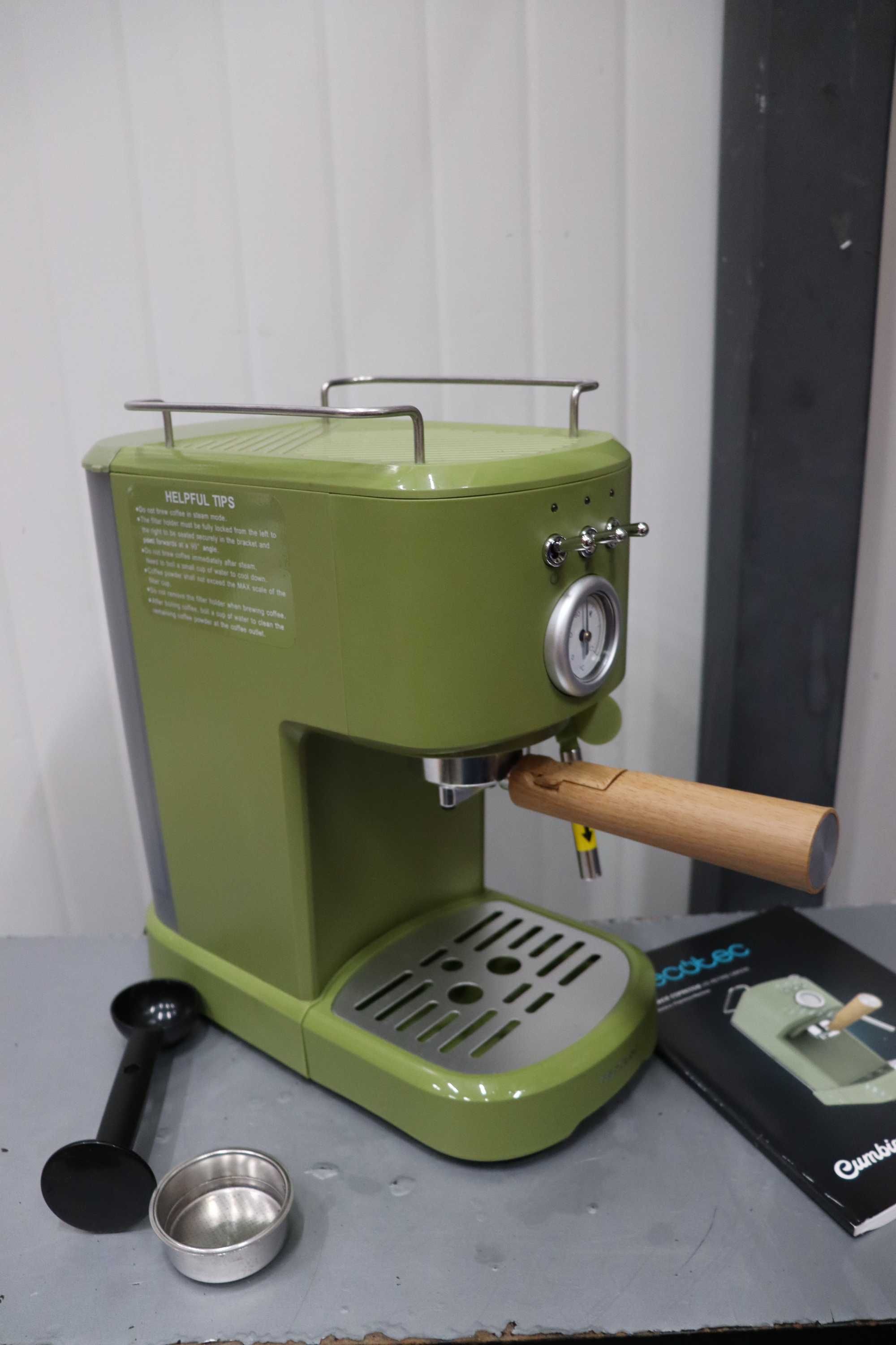 Кафемашина Cecotec Power Espresso 20 Retro Green. 1100W, 20bar