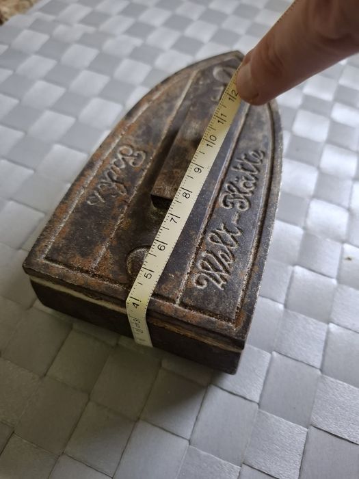 Метална ютия с надписи