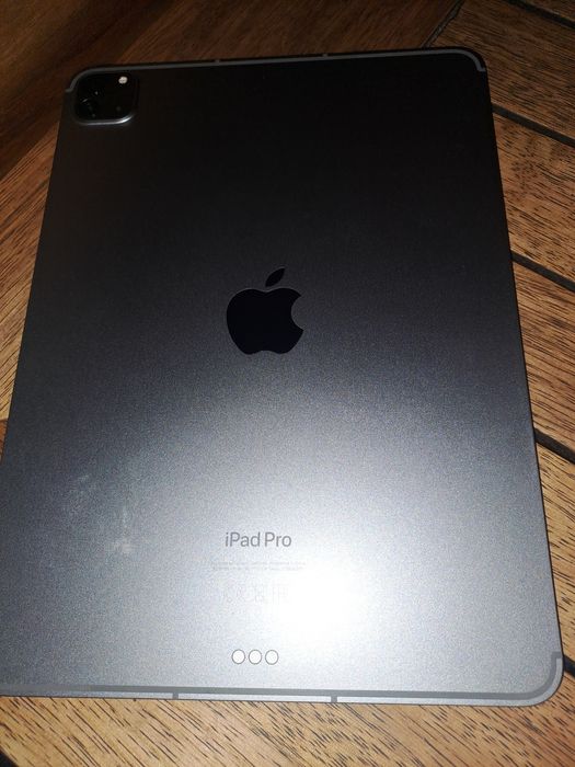 Продавам M2 iPad Pro 11" (4th Gen) Wi-Fi+Cellular
