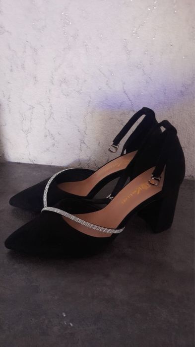 Женские туфли черные