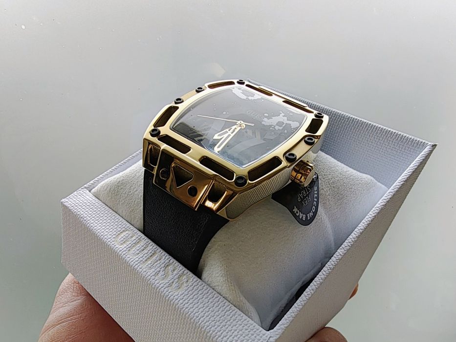 Vând ceas GUESS Legend