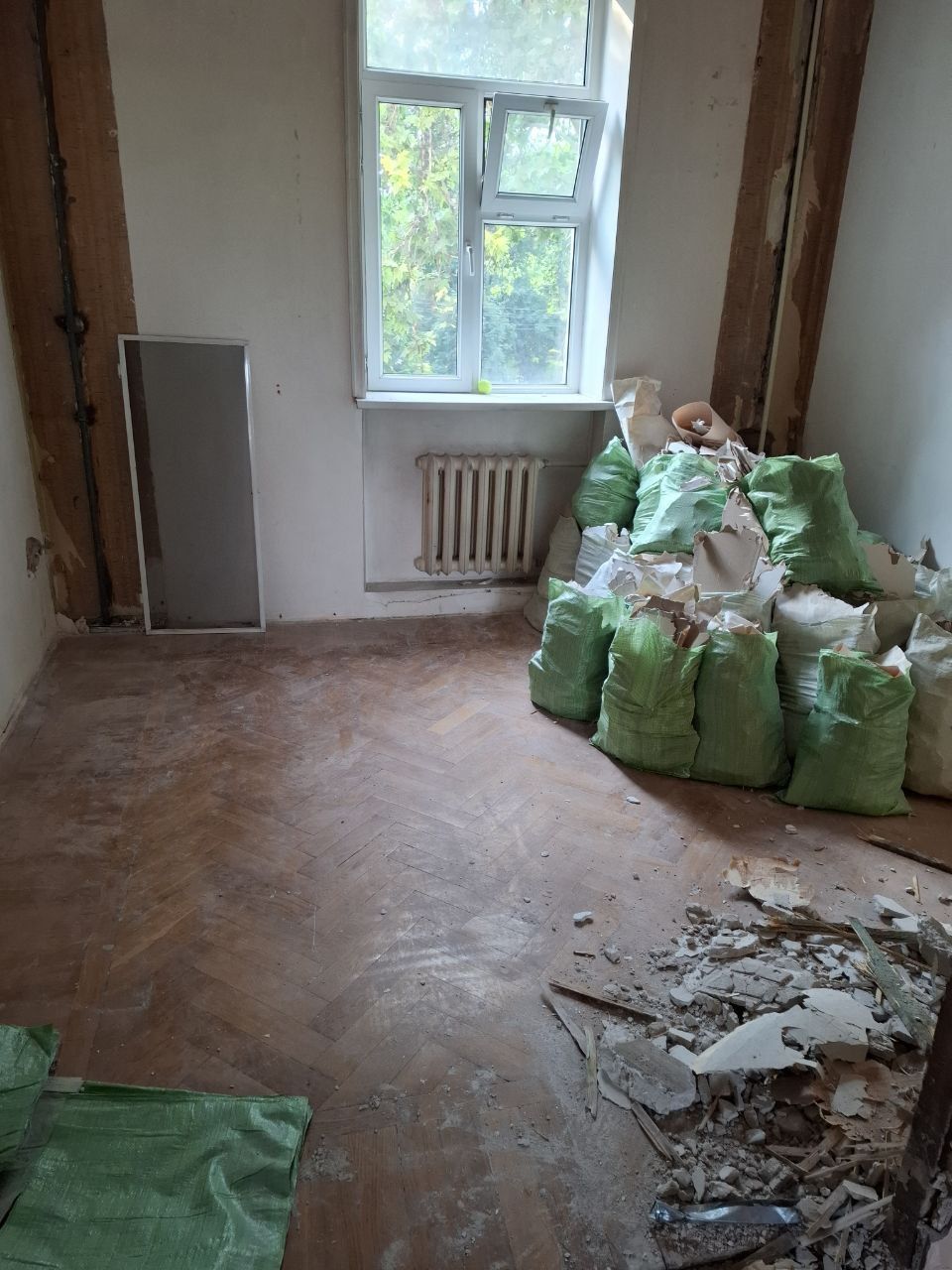 Демонтаж и вывоз мусора.