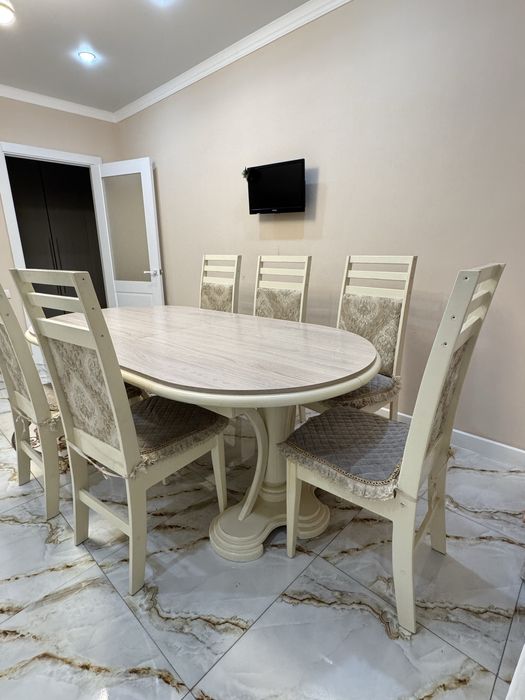 Стол со стульями