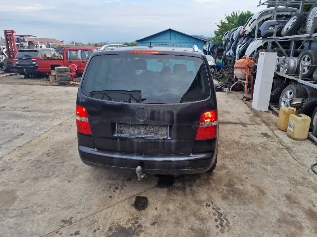 Dezmembrez dezmembrari VW TOURAN 2.0 AZV XENON an 2005