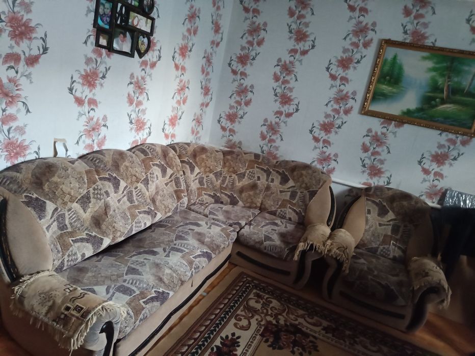 Продам угловой диван + кресло