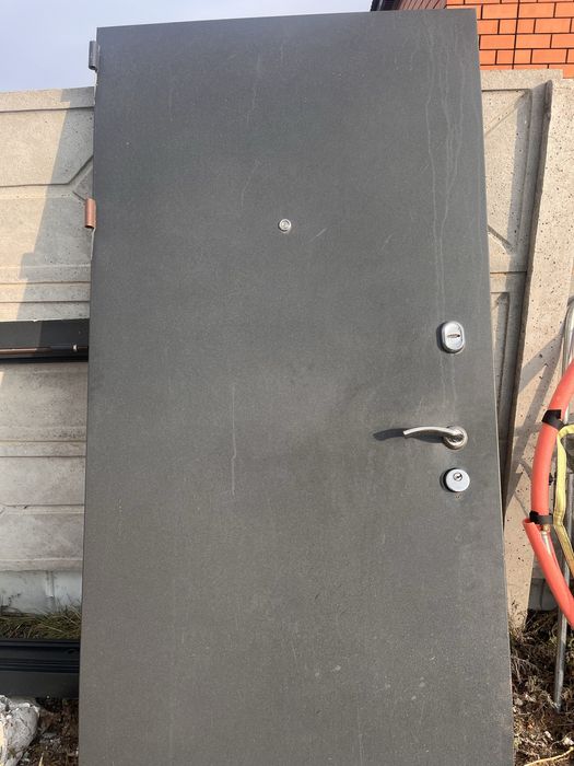 Продам входной дверь