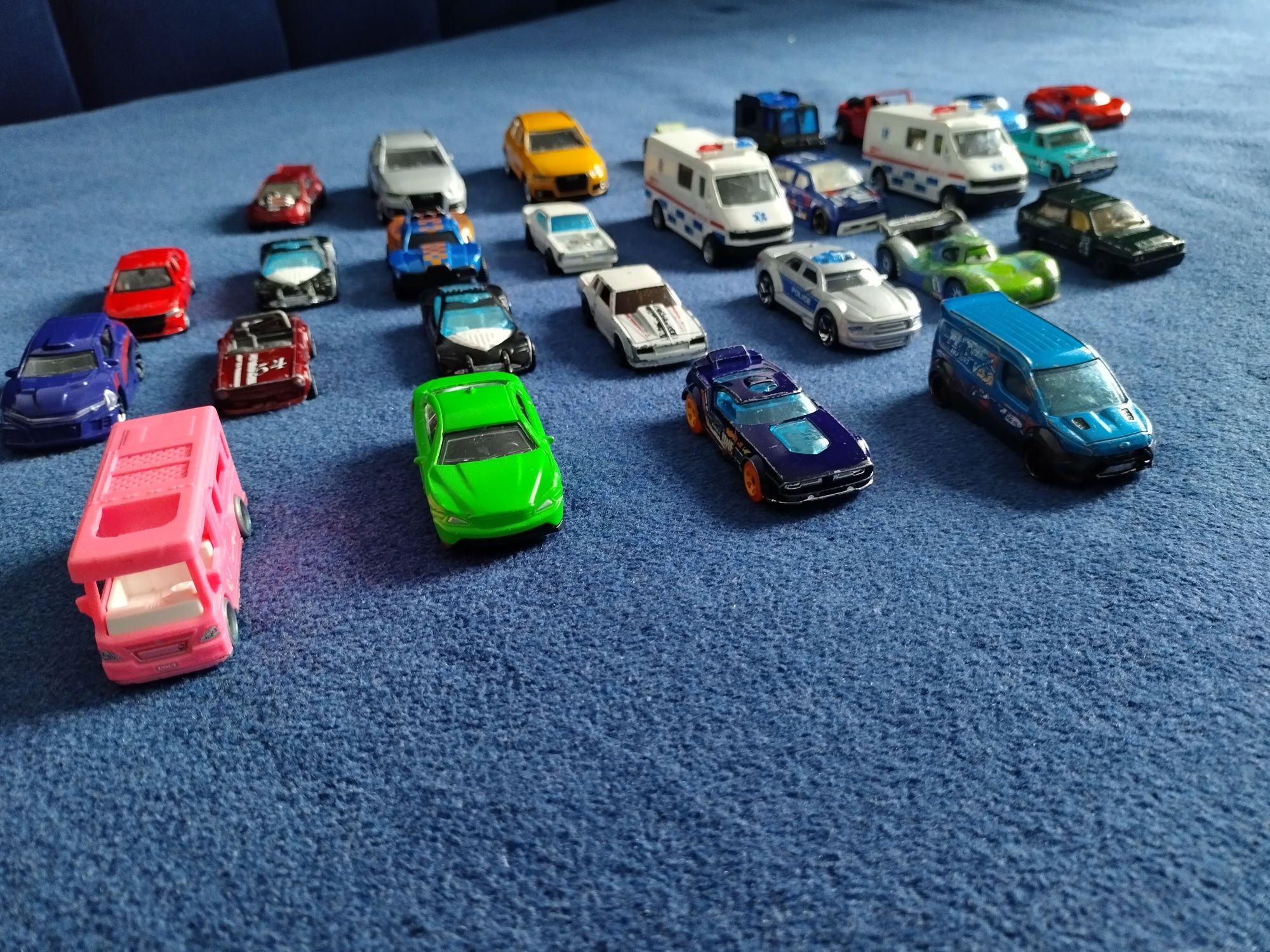 Lot masinute( hot wheels, pixar, etc.)