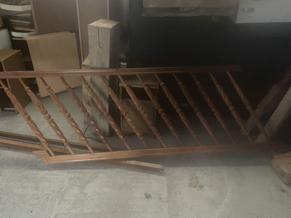 Balustradă din lemn masiv – 2 bucăți + 2 stâlpi (arin)