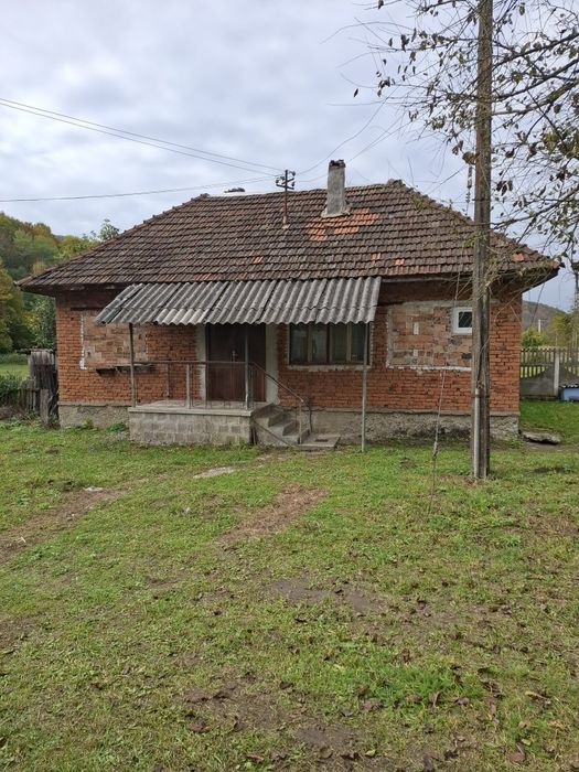 Vind casa cu gradina, , in sat Stanija jud. HD. Tel  0034642289102