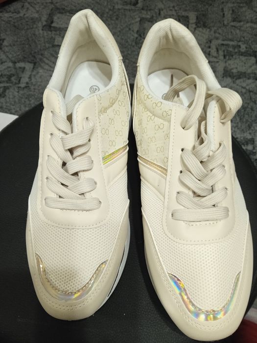 Дамски обувки маратонки