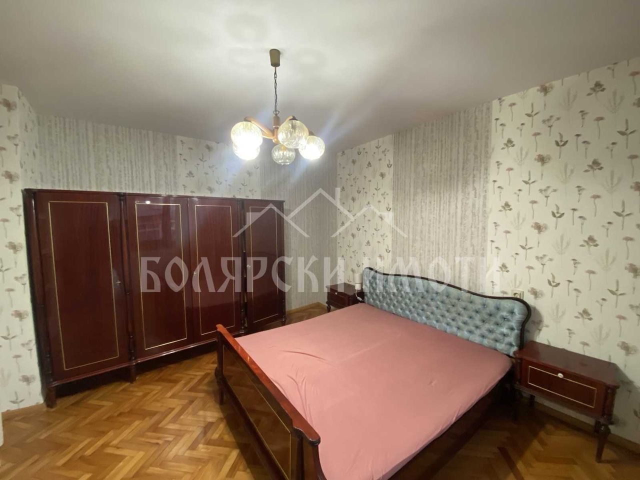 Дава се под наем Двустаен апартамент в Велико Търново, Център - 50 кв.м за 280.5 € - Снимка #2