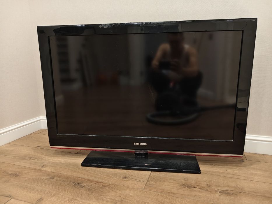 Продам телевизор б/у "Самсунг" диагональ 108 см в рабочем состоянии