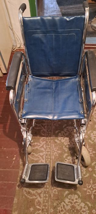 Рингова инвалидна количка и Патерици