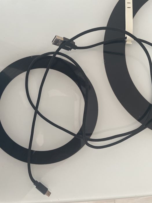 Vand PS4 slim cu doua manete , 13 jocuri , cablu HDMI