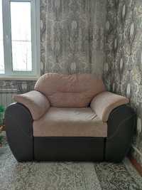 Кресло с ящиком и подушкой