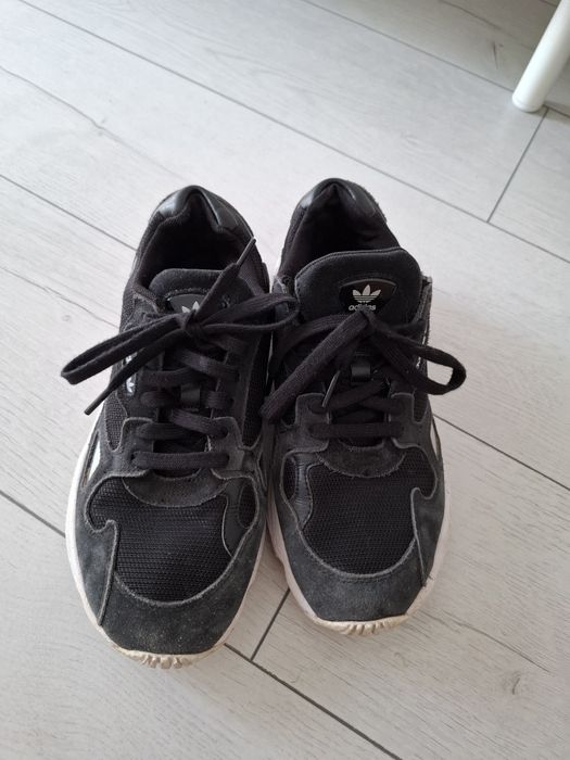 Adidasi adidas piele naturala marimea 39