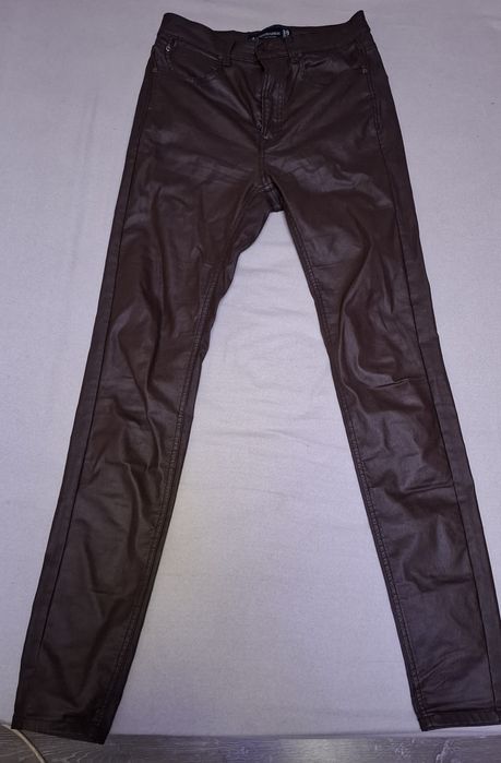 Pantaloni de piele stradivarius