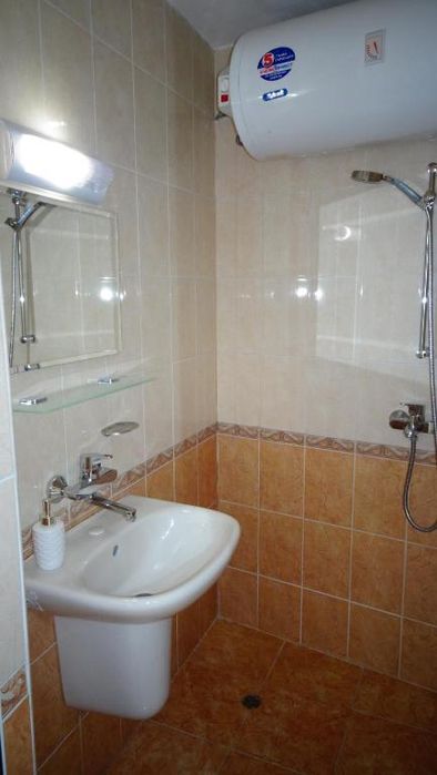 Дава се под наем Двустаен апартамент в Бургас, Център - 50 кв.м за 357 € - Снимка #4