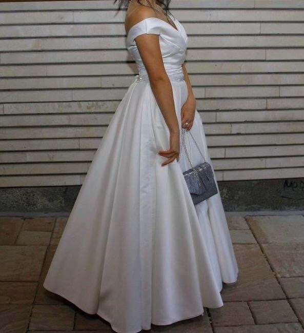 Сватбена булчинска рокля с наметало