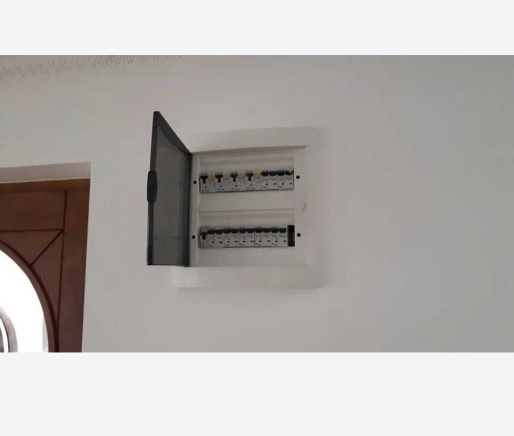 Electrician execut si repar instalatii electrice