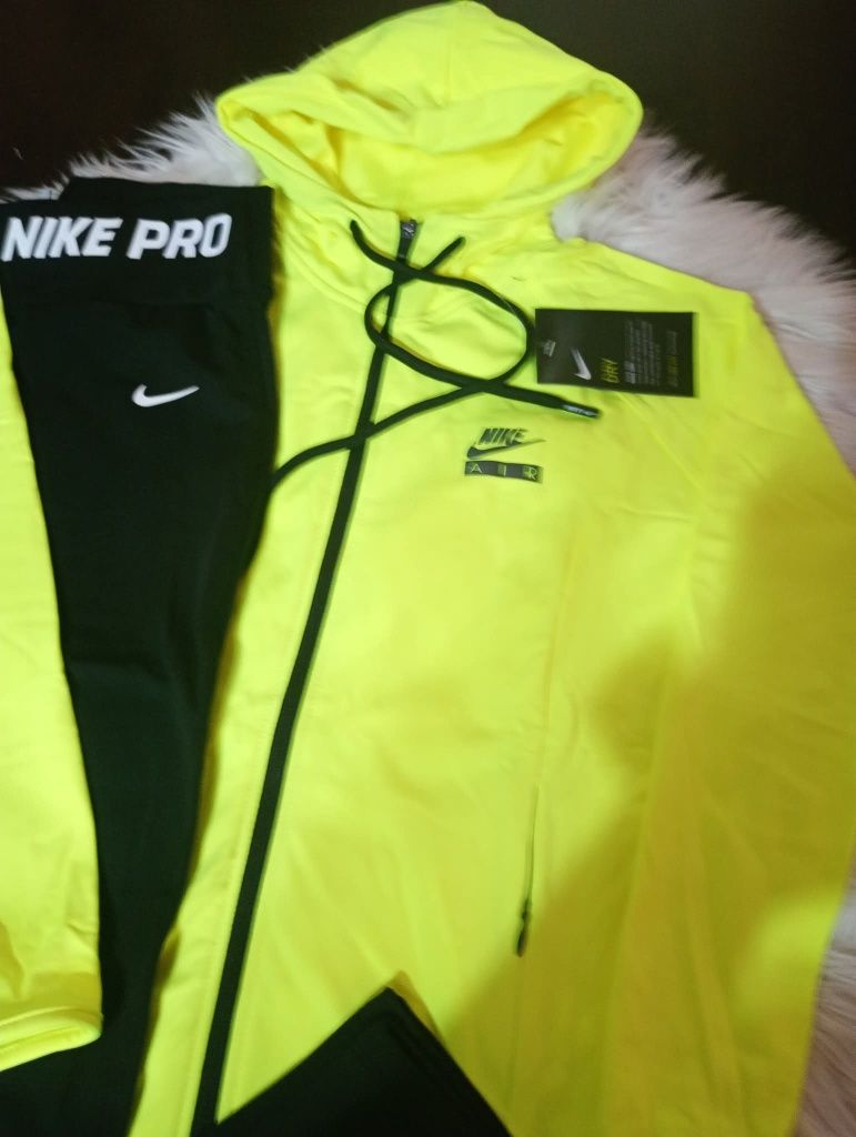 Дамски екипи Nike