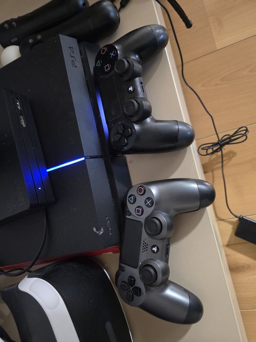 PS 4 ,2 joystick,cu camera si VR si manete VR,jocuri VR