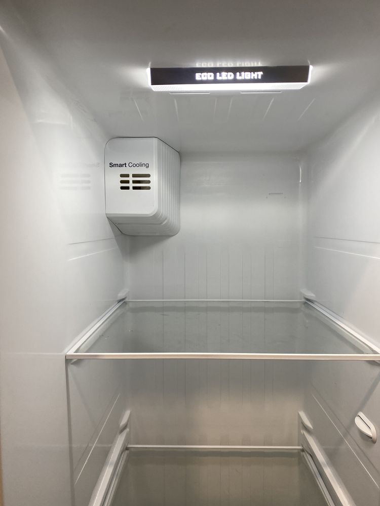 Холодильник RSM580BW, Side-by-Side с электронным типом управления.