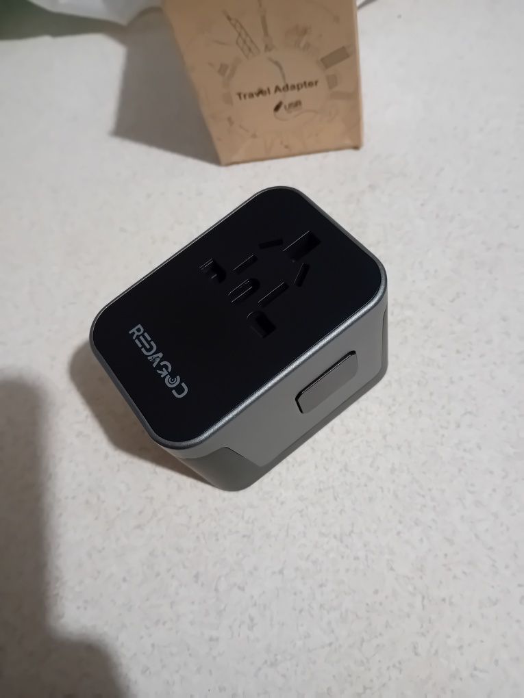 Travel adapter, Зарядно 4 x USB-A, 1 x USB-C