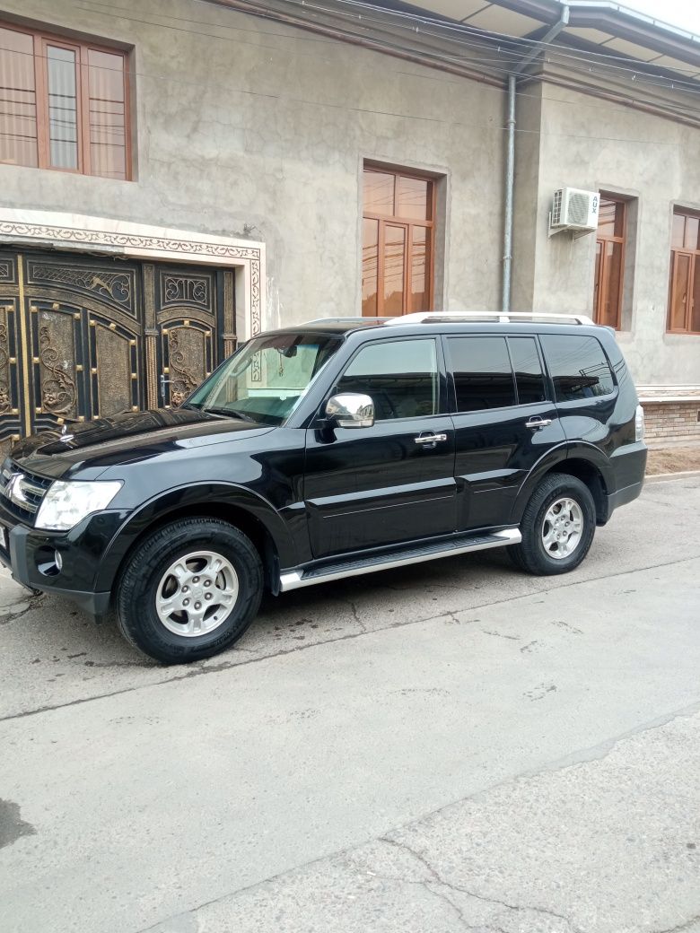 Mitsubishi pajero 2008