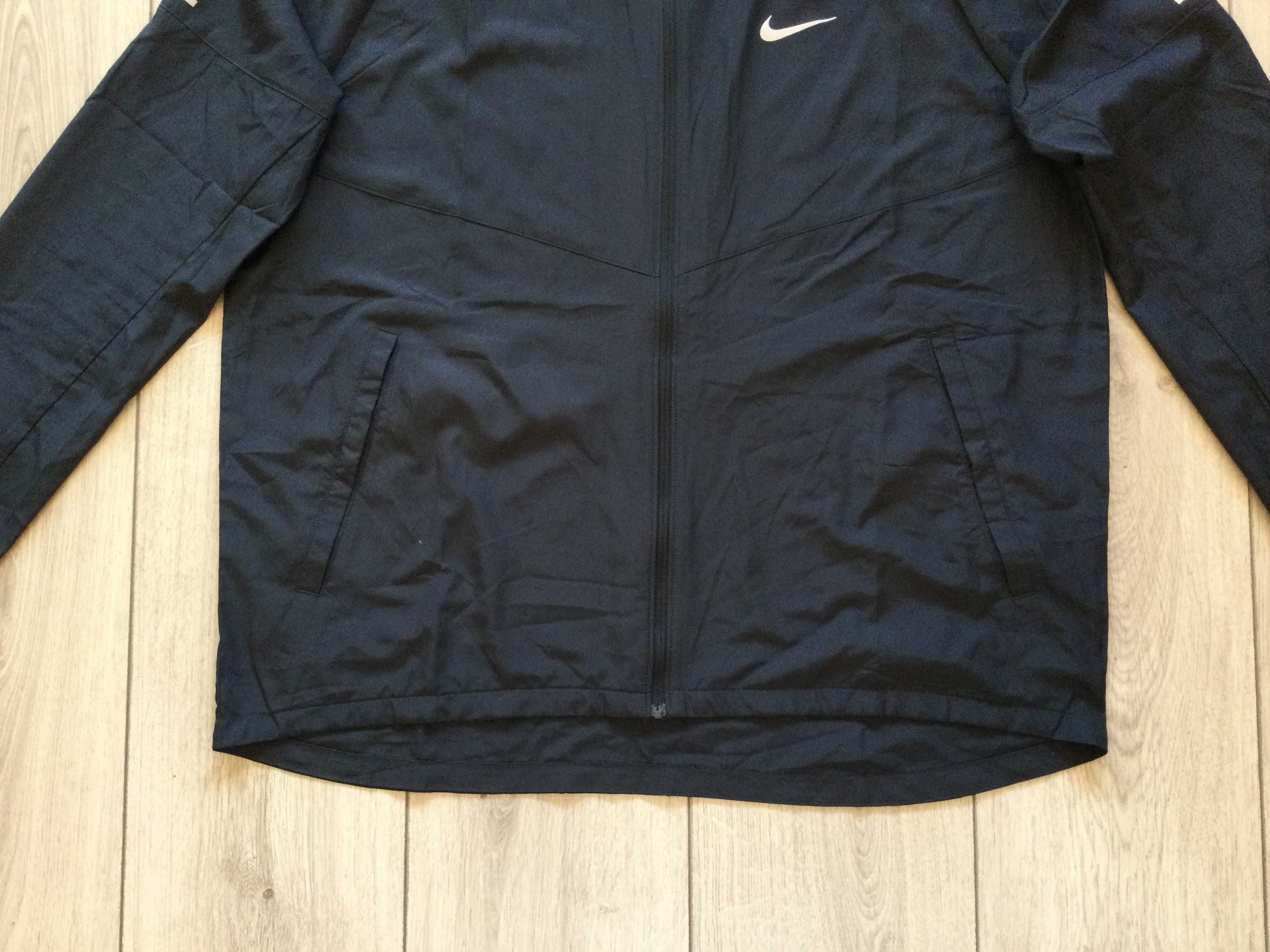 НОВА 100 % оригинална черна ветровка яке суичър NIKE размер L от САЩ
