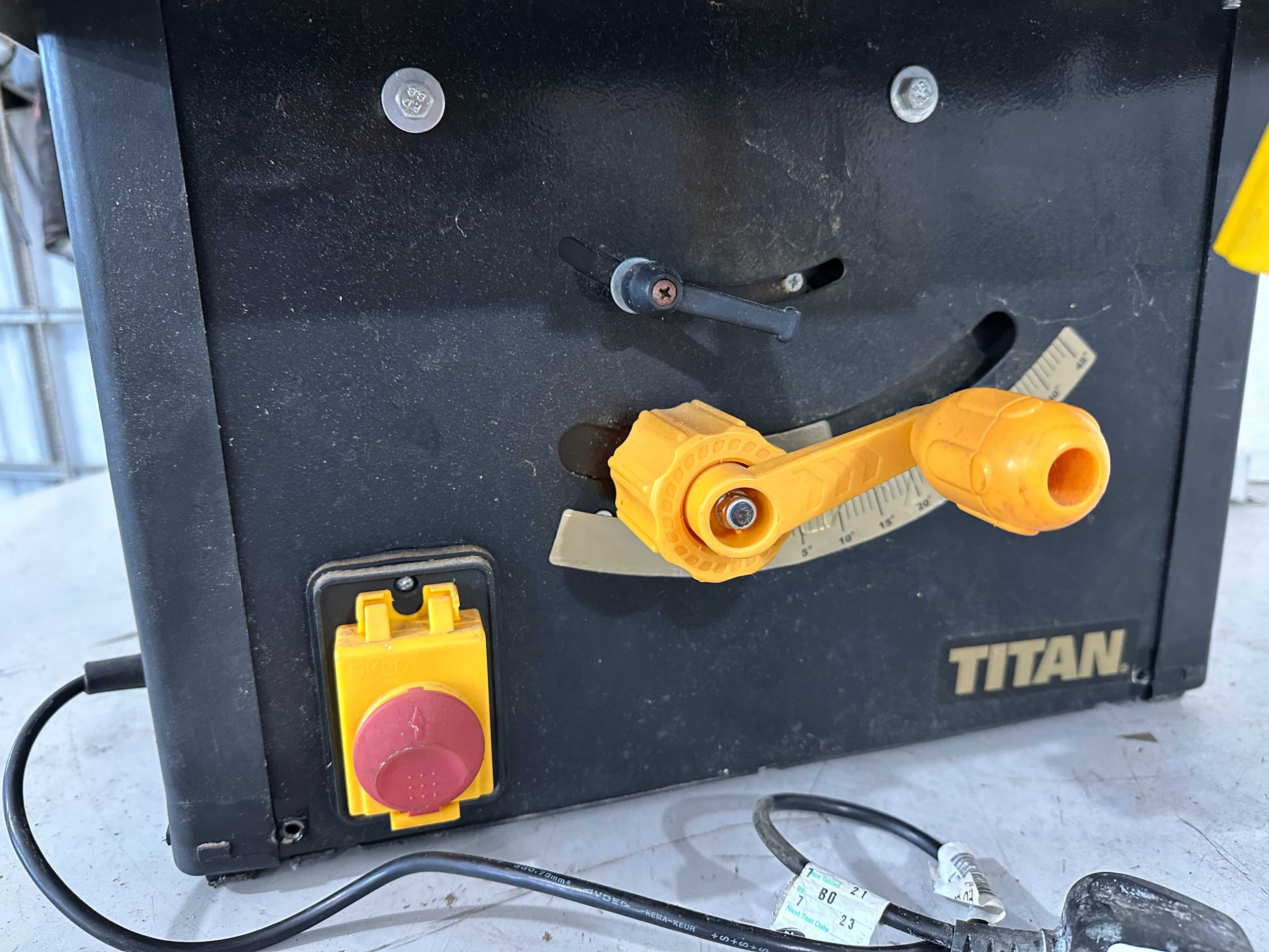 Циркуляр за дърво - Titan 1500 W