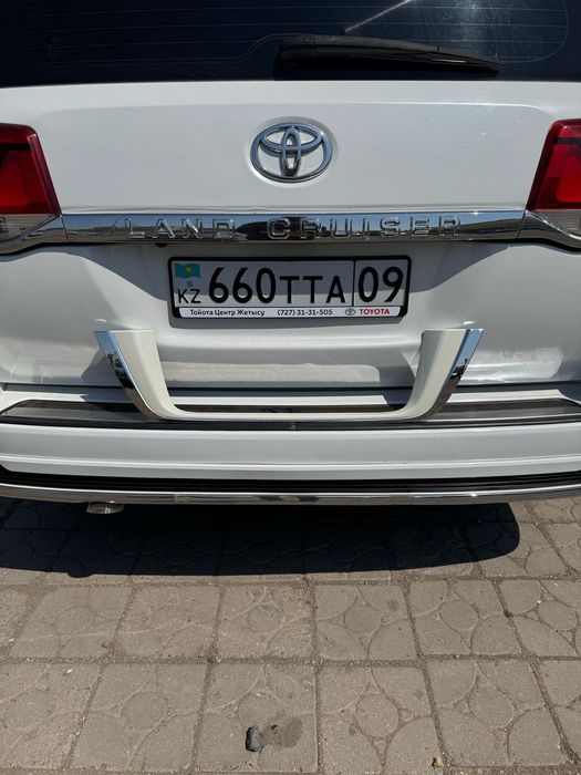 Подномерник Toyota land cruiser 200/lx570